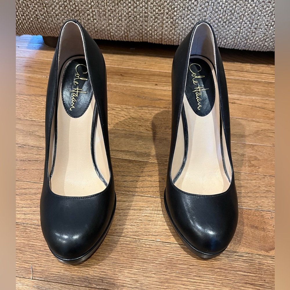Cole Haan black leather heel platform pumps
Women's Size 7 1/2
